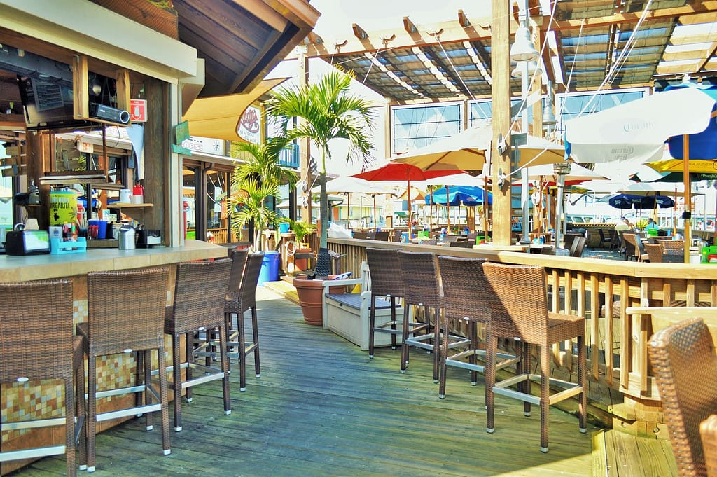 Rusty’s Seafood & Oyster Bar Patio