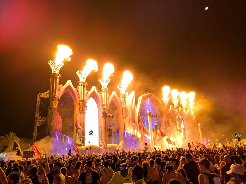 Main Stage kineticFIELD