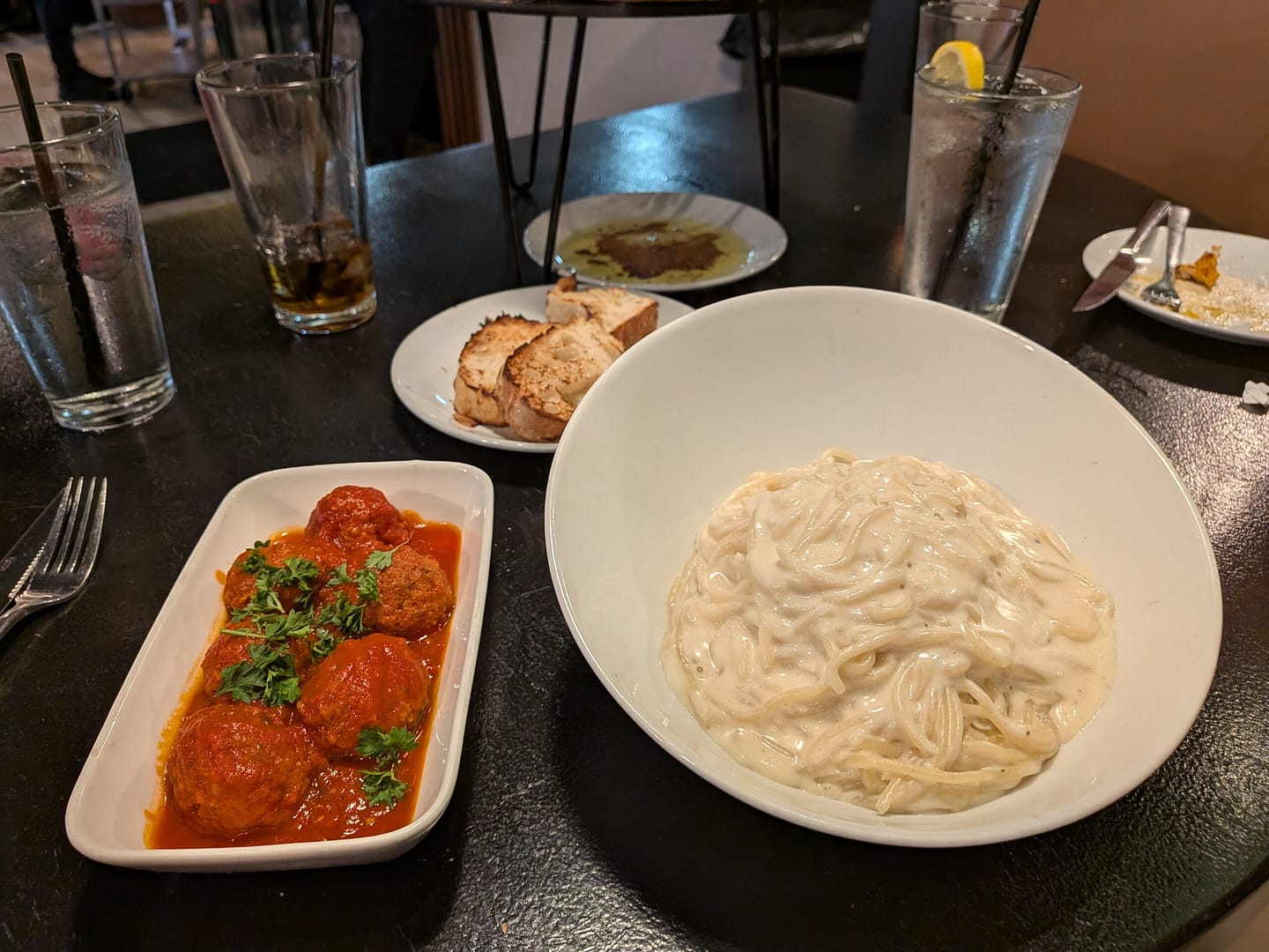 Fettuccine alfredo, meatballs and toasted bread with olive oil at Tratto