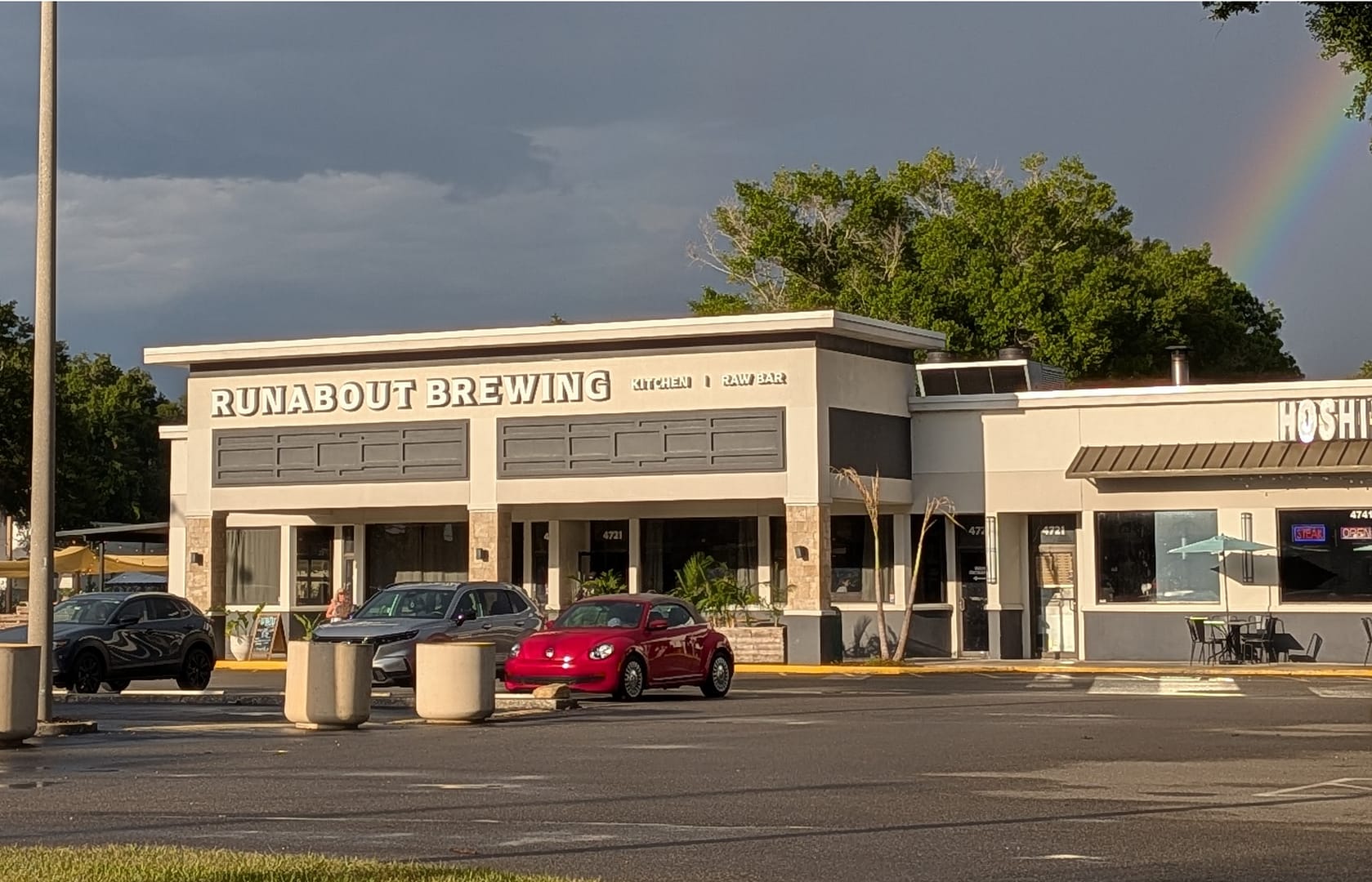 Runabout Brewing storefront in Orlando with Kitchen Raw Bar signage