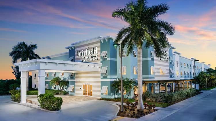 The Fairfield Inn & Suites Marathon Exterior